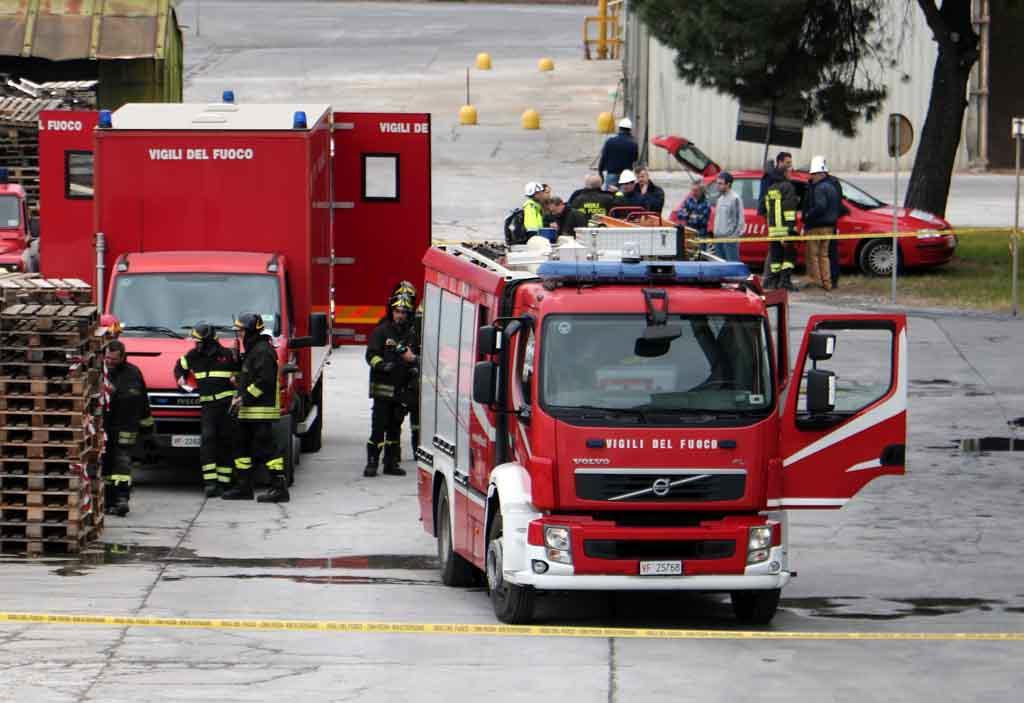 Esplosione alla Sanac, coinvolti due operai: uno è grave