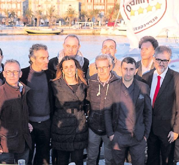 Alcuni parlamentari dell'M5S con il coordinatore regionale Puddu