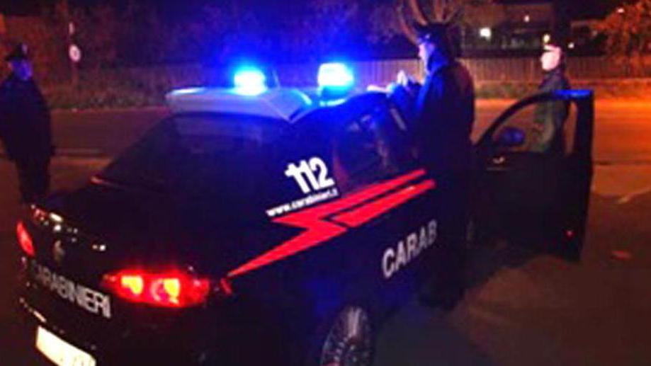 Legati e rapinati da tre banditi nella notte