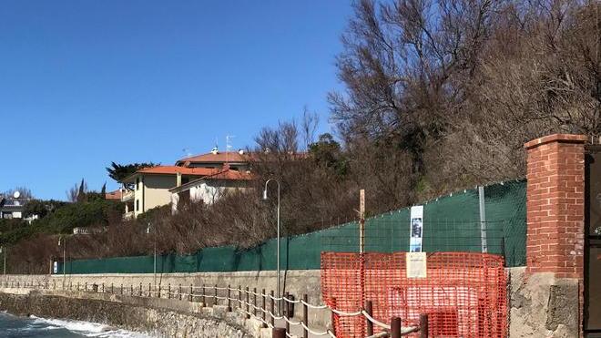 Cantieri aperti sul lungomare per la bonifica