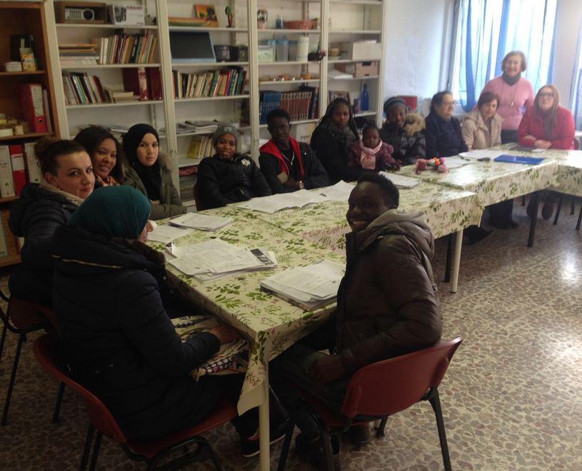 Stranieri un po’ più cittadini: studiano l’italiano e superano gli esami 