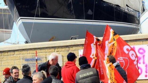«I licenziati devono essere reintegrati Serve un consiglio comunale straordinario»