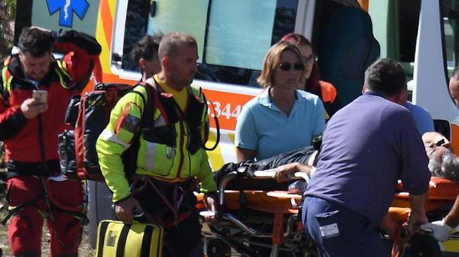 Paura per mamma e due bambini investiti in via Diaz