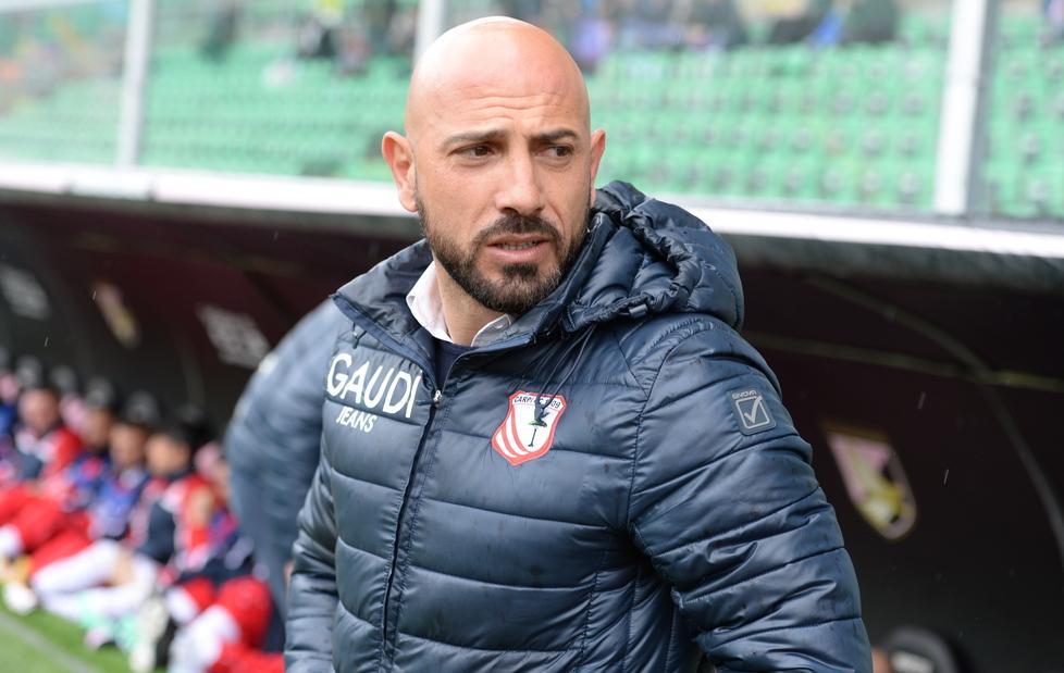 Il Carpi è col mister Scala: «Ingeneroso criticare Calabro» 
