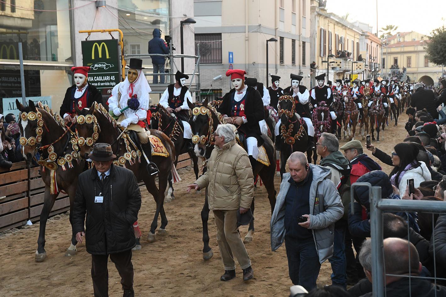 La protesta dei cavalieri durante la Sartiglia di domenica