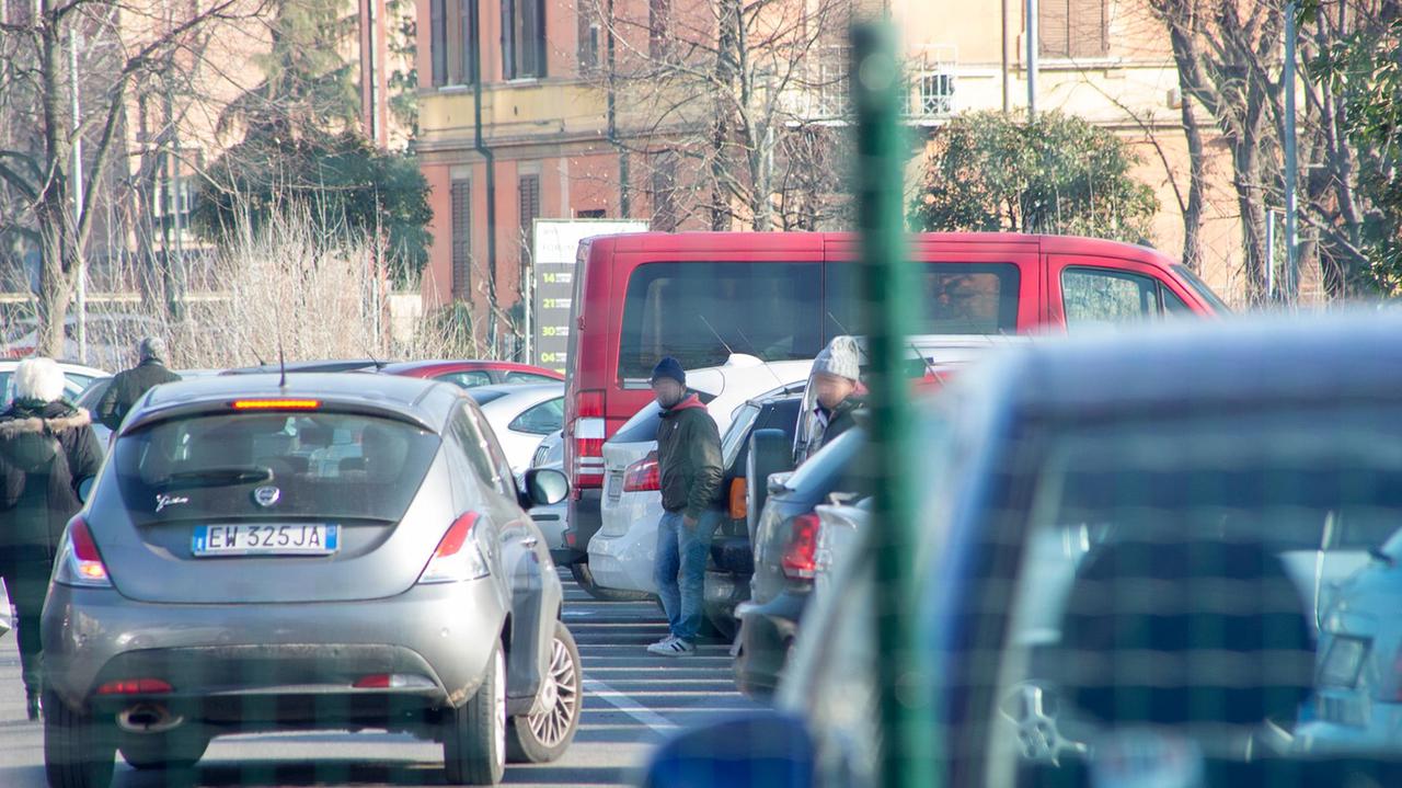 Modena, parcheggiatori abusivi: altri 3 allontanati