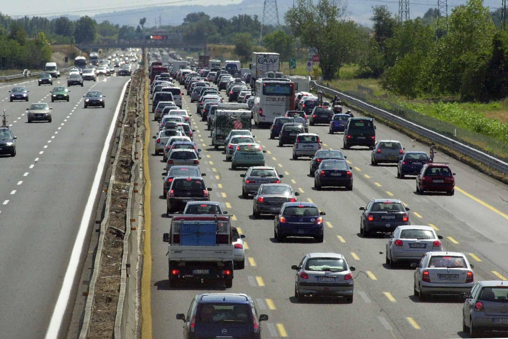 Modena, mattinata da incubo in autostrada: 10 chilometri di coda
