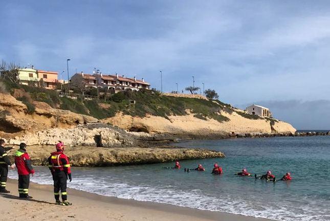 Vigili del fuoco, esercitazione di soccorso nel mare di Balai