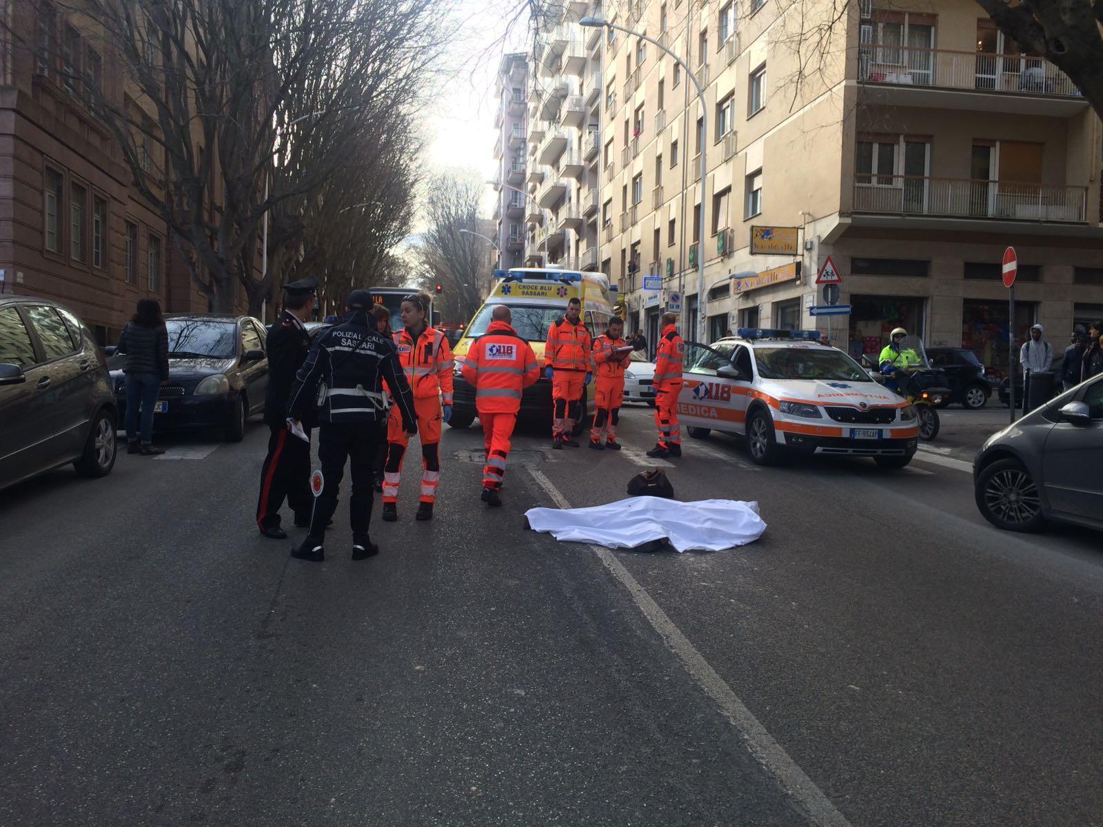 Sassari, tragedia in via Amendola: donna investita e uccisa da un camion 