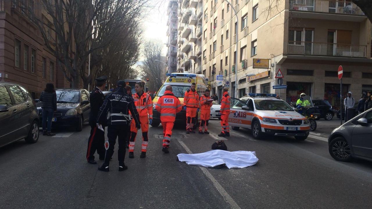 Sassari, tragedia in via Amendola: donna investita e uccisa da un camion 