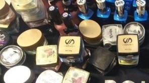 Sequestrati vestiti e cosmetici irregolari