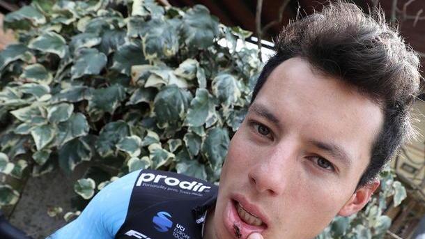 Ciclisti presi a pugni da un automobilista