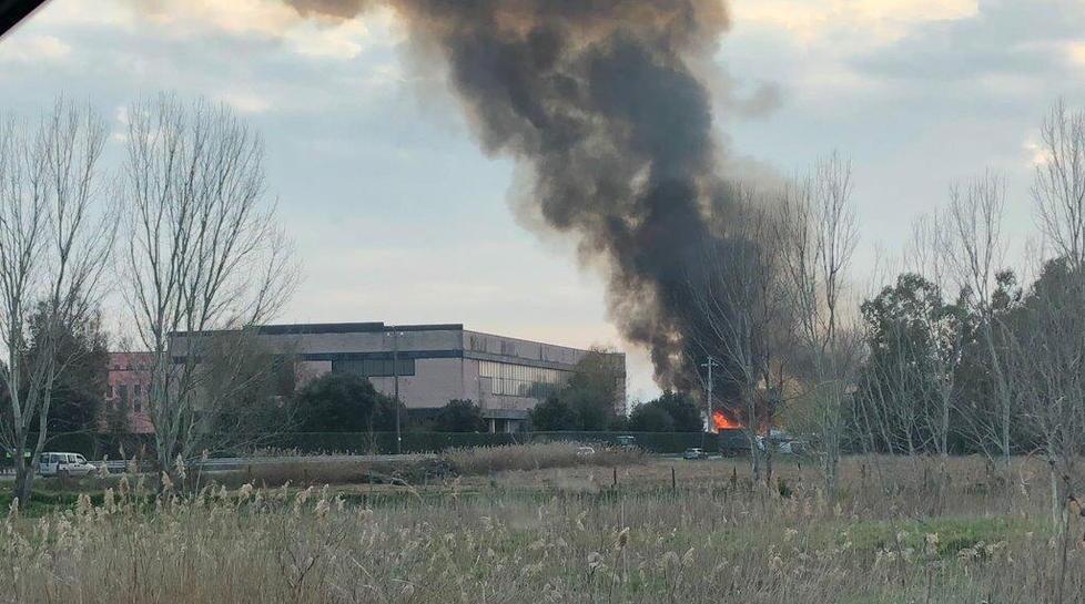 Incendio della torba: il Comune cerca i proprietari del campo