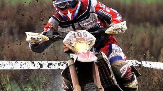 Il campione di motocross diventa commerciante