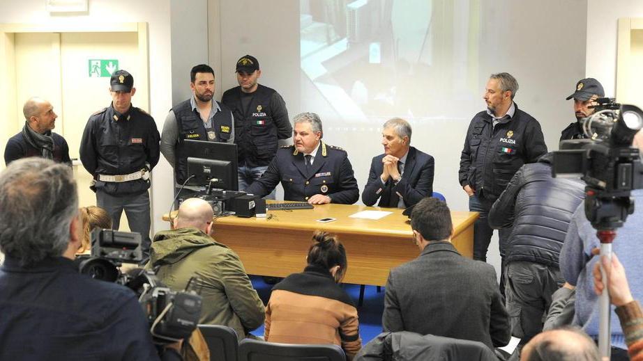 Il vicequestore Fusco e il questore La Porta in conferenza stampa