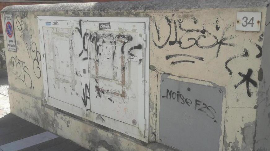Negozi sì, ombrelloni no: Marina pronta a metà per il ponte di Pasqua