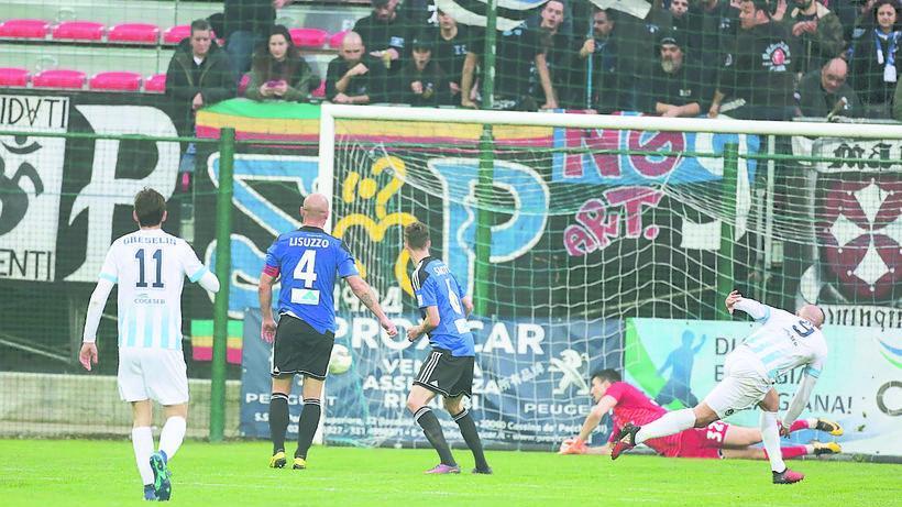 Petrone, buona la prima: poker del Pisa