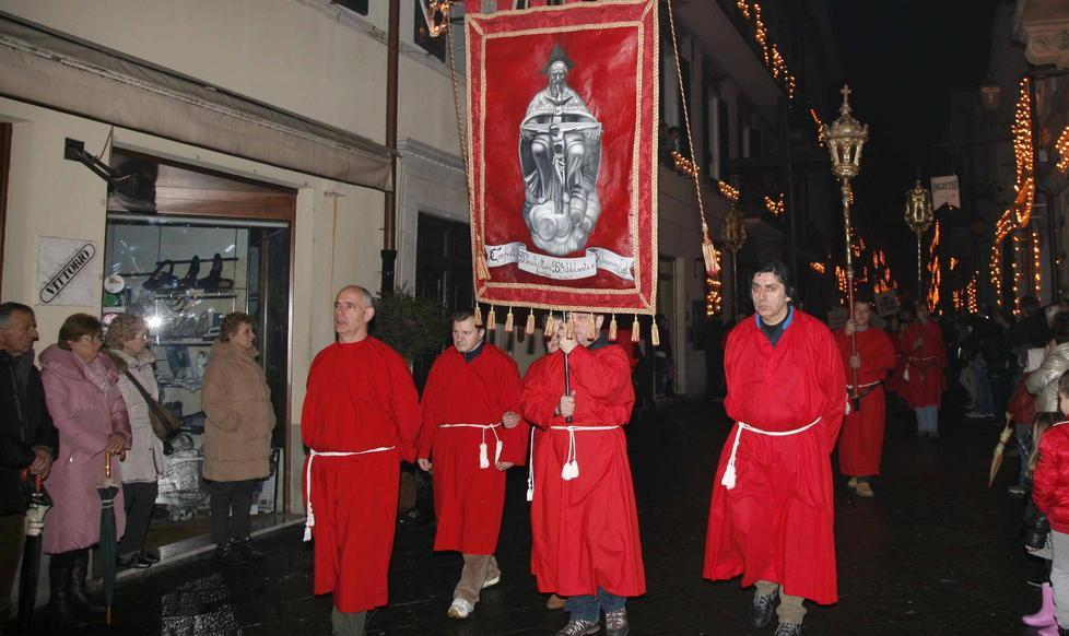 Sfila stasera la processione di Gesù morto