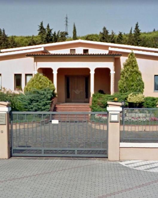 I Testimoni di Geova riuniti per ricordare la morte di Gesù