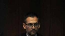 Picchia la moglie e la figlia, a processo