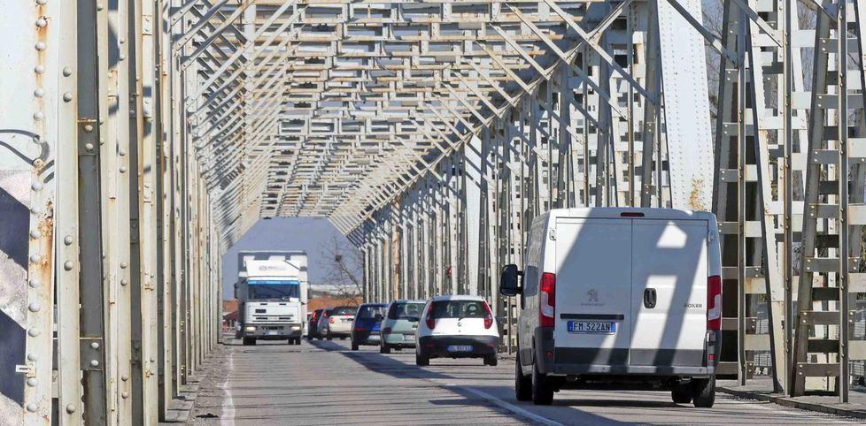 Ponte sul Po, sui tempi incombe anche l’incognita travi 