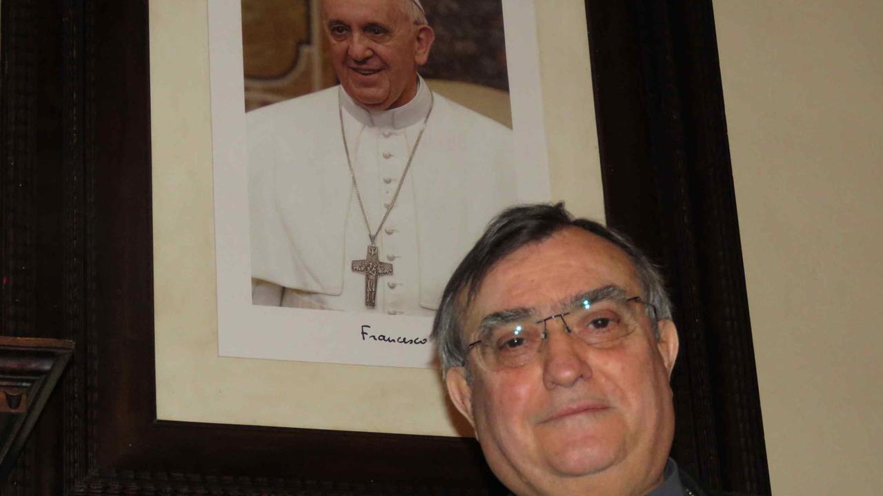 Il vescovo di Prato Franco Agostinelli