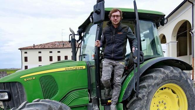 Guglielmo, l’onorevole leghista di Mirandola che al ritorno da Roma sale sul trattore