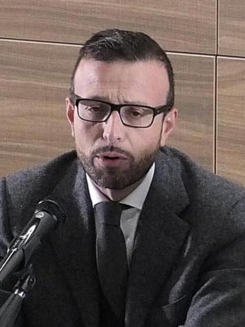 Rivolta della base: no al commissariamento 