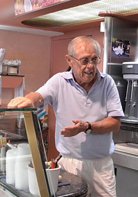 Commercio in lutto per la morte di Dino Arnoldo 
