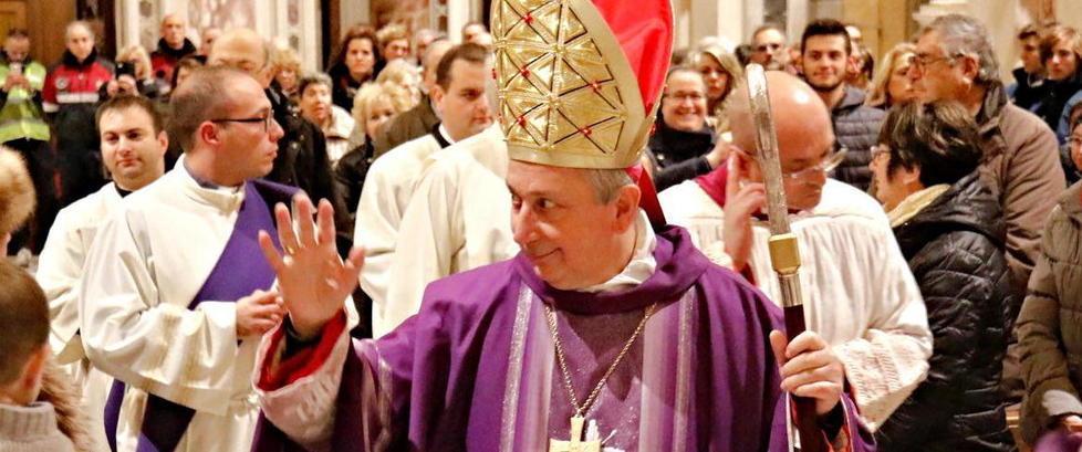 Il vescovo: Cristo risorge per vincere il mistero del dolore