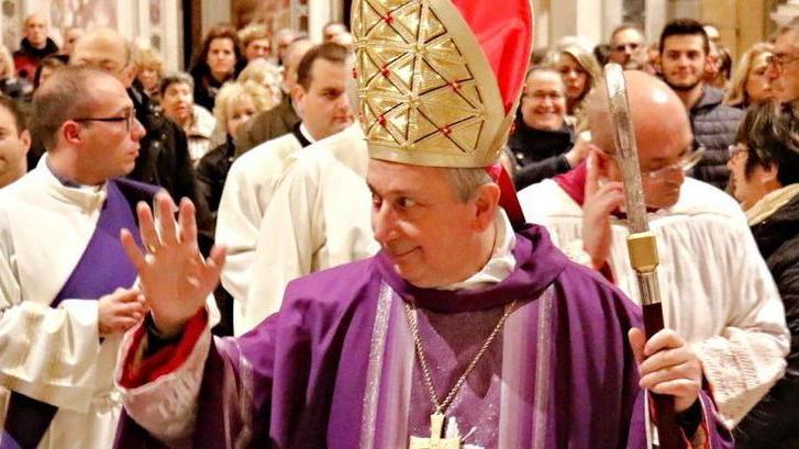 Il vescovo: Cristo risorge per vincere il mistero del dolore