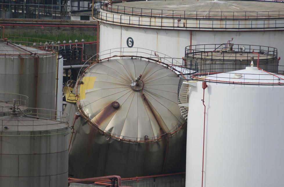 Il silos si è staccato da terra per la forza dell’esplosione 