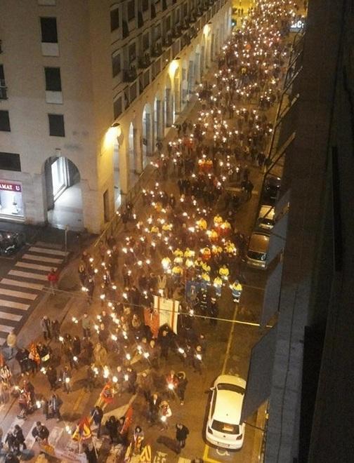 Mai così tanti in piazza 