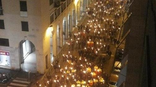 Mai così tanti in piazza