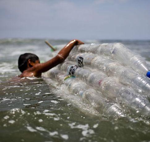 Milioni di tonnellate di plastica nei mari