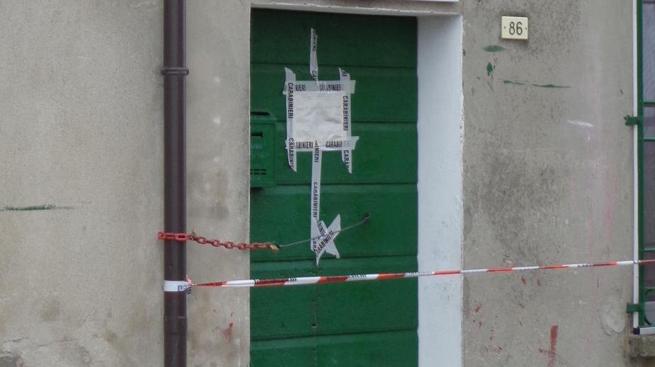 Marito e moglie trovati morti impiccati