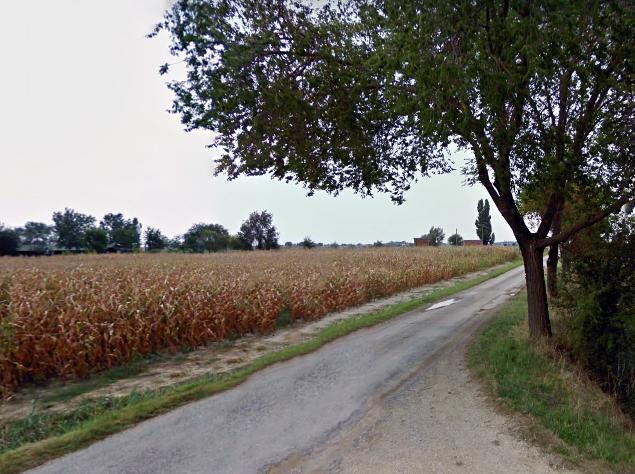 Nessuno rispetta il divieto Il sindaco chiude la strada 