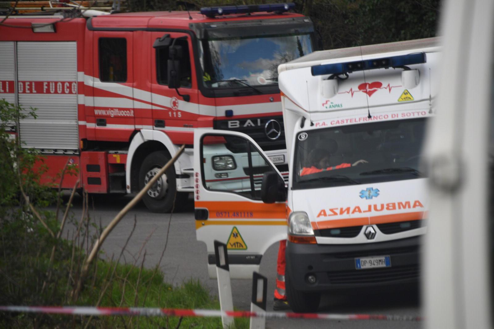 Due incidenti nella notte, auto fuori strada 