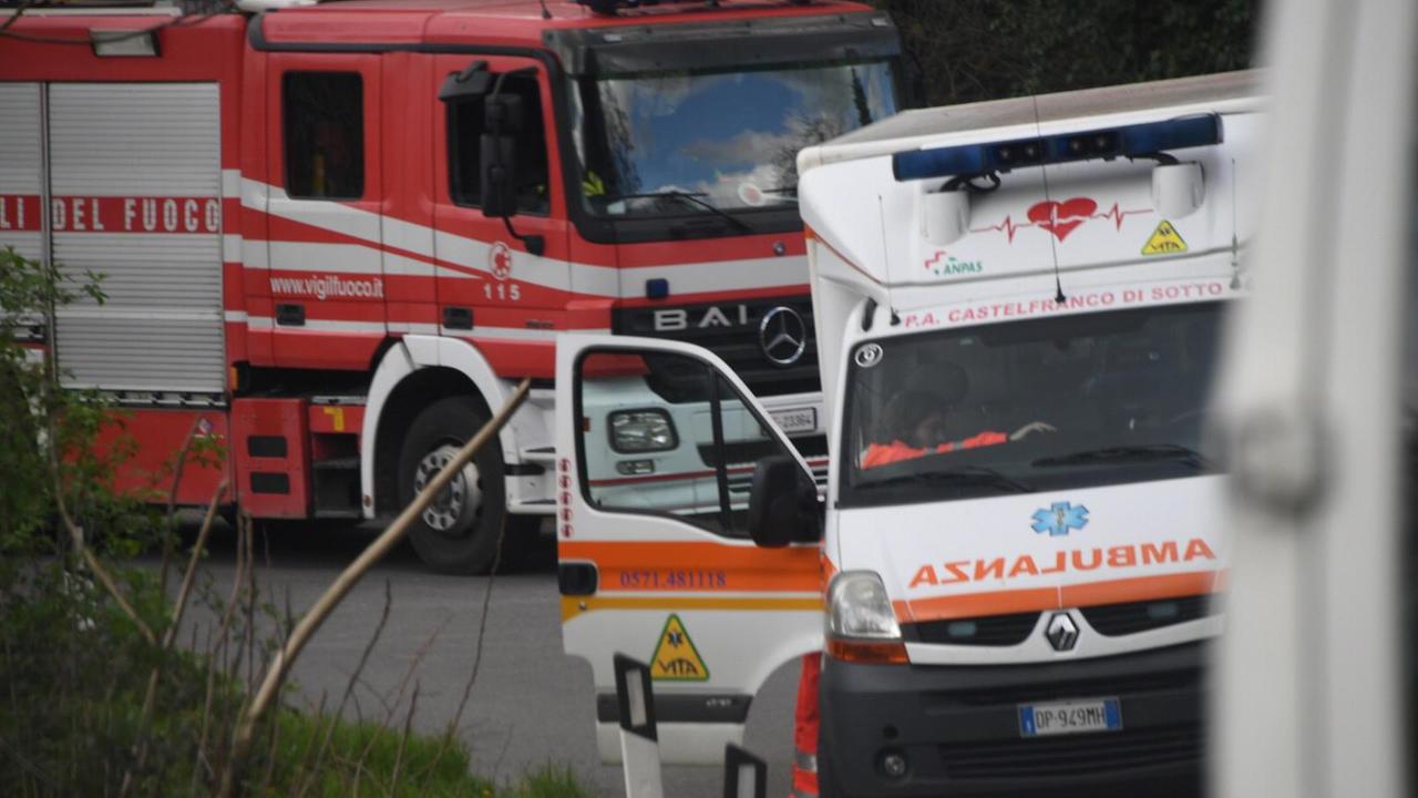 Due incidenti nella notte, auto fuori strada