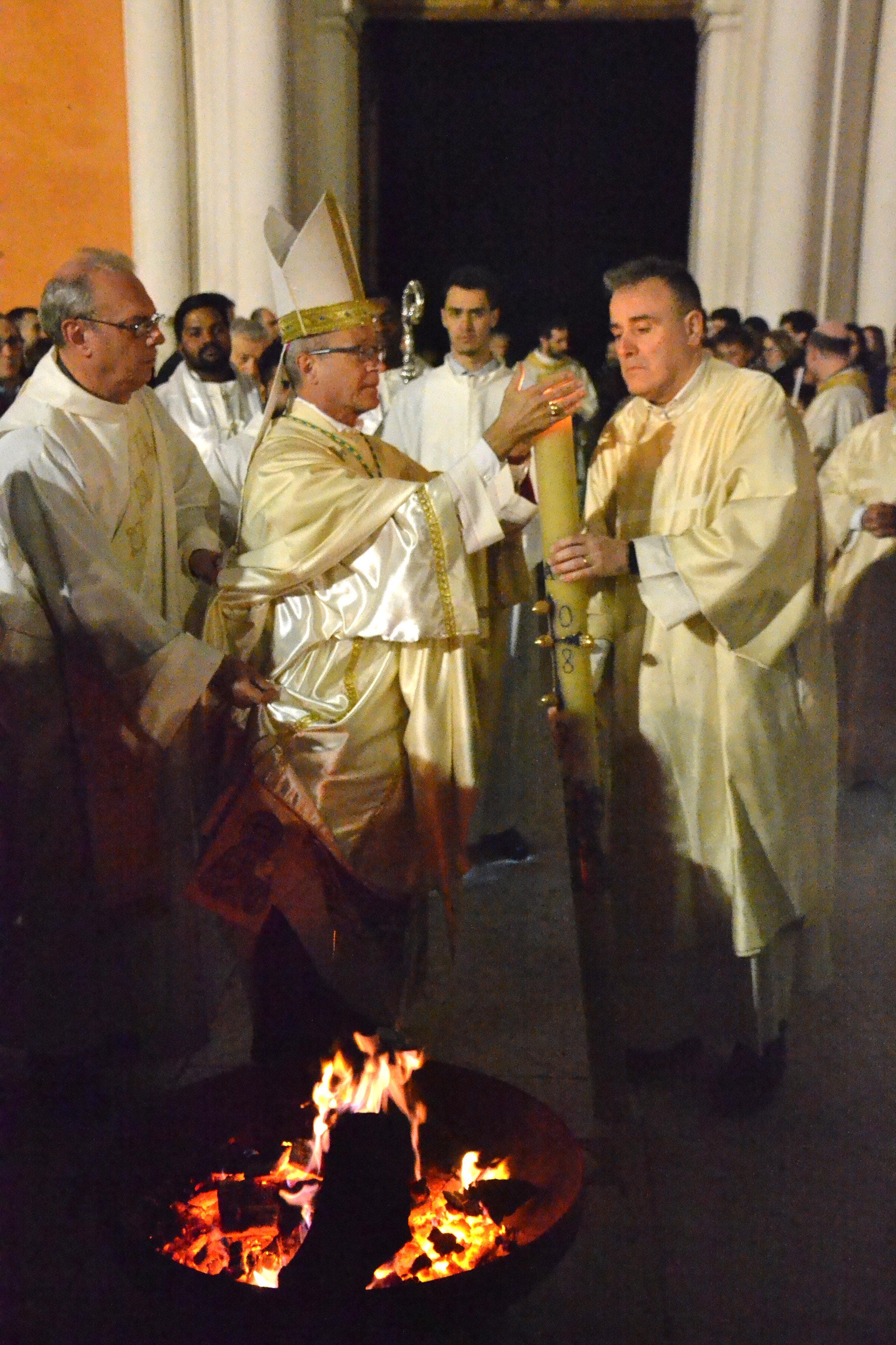 Carpi, l'omelia di monsignor Cavina alla veglia pasquale 