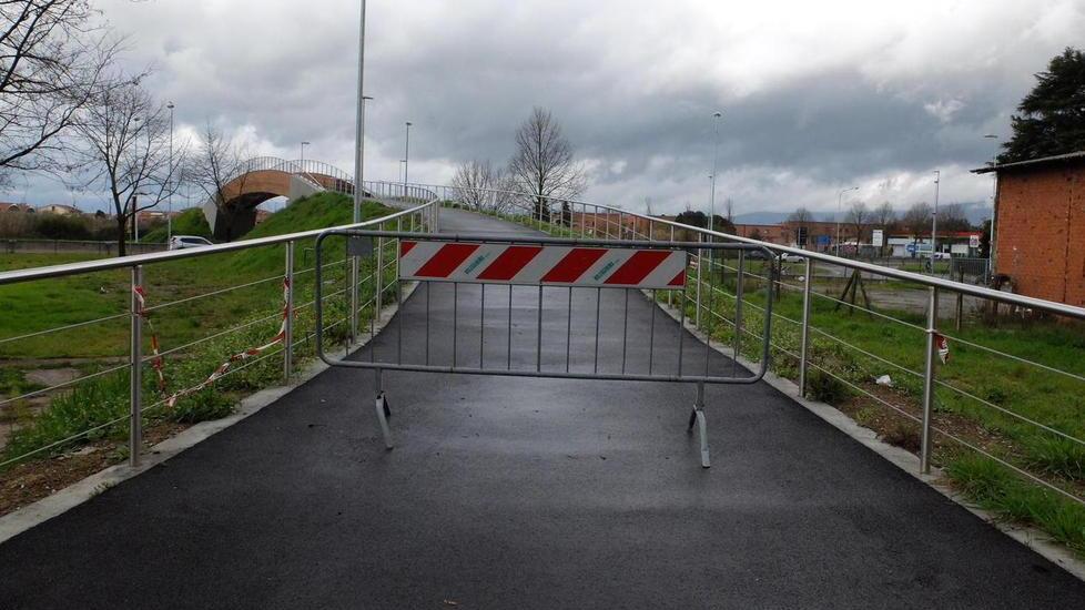 Chiusa e riaperta la passerella