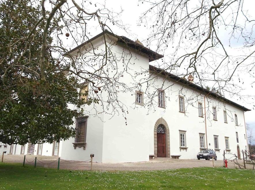 Restaurate le facciate di Villa Magia 