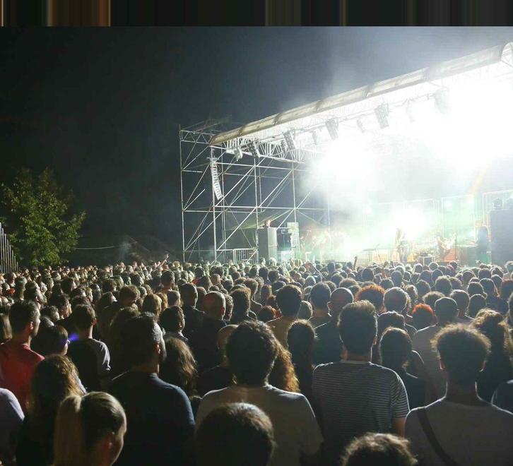 Giostre del luna park al posto del concerto del 25 aprile 