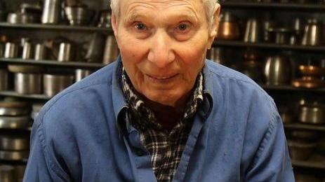 «Io, maestro del rame A 91 anni continuo e amo il mio lavoro»