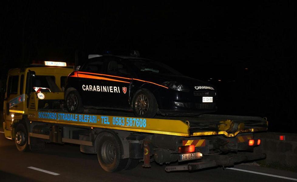 Gang in fuga a Montecatini a bordo di una Toyota rubata 