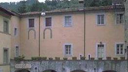 Il monumento di Anacarsi Nardi si illumina tutto di blu
