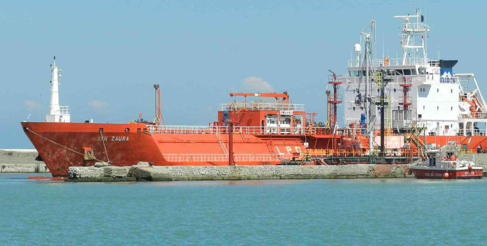 Idea: Darsena Petroli 2,7 chilometri più in là 