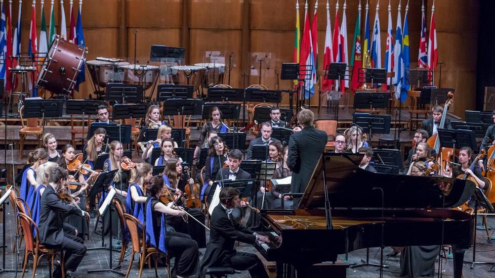La Euyo incanta il pubblico Una grande lezione per tutti