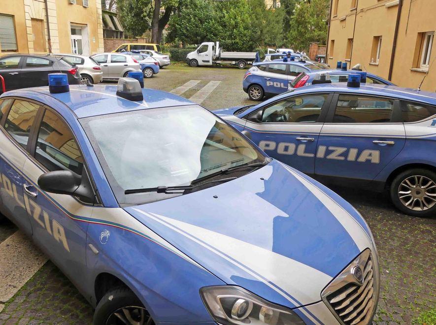 Scortati sull’aereo e subito rimpatriati 