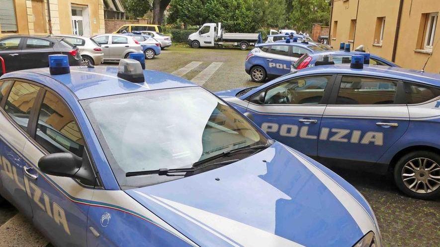 Scortati sull’aereo e subito rimpatriati